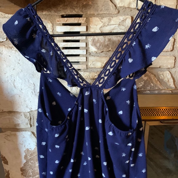 ✨3 for $25✨ Flutter sleeve strawberry print top - Picture 2 of 5